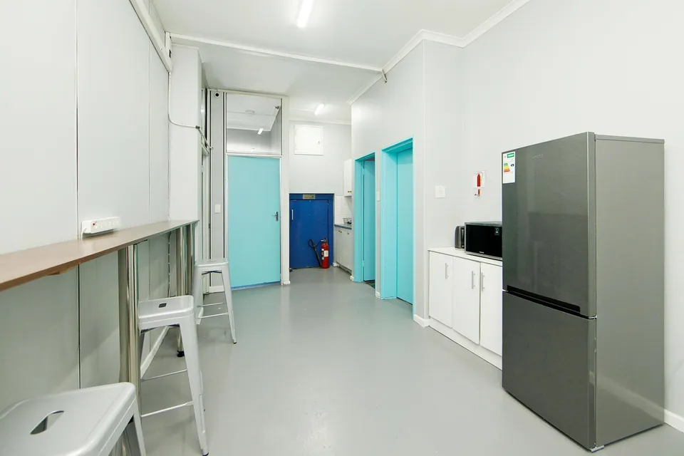 Shared kitchen with fridge, microwave and breakfast bar